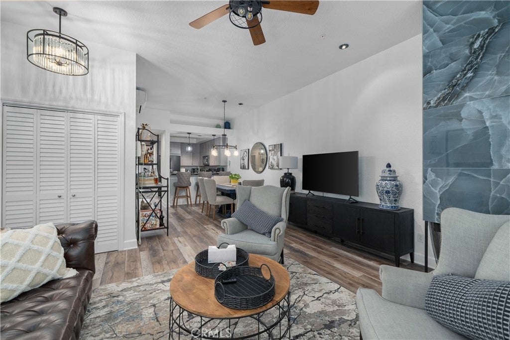 2601 S Broadmoor