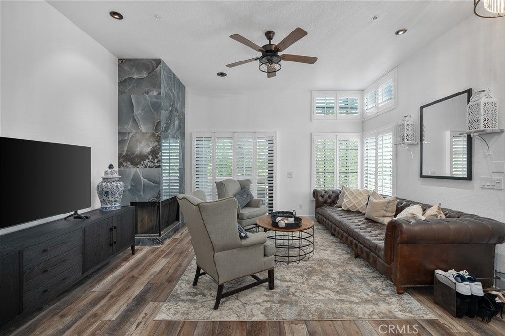 2601 S Broadmoor