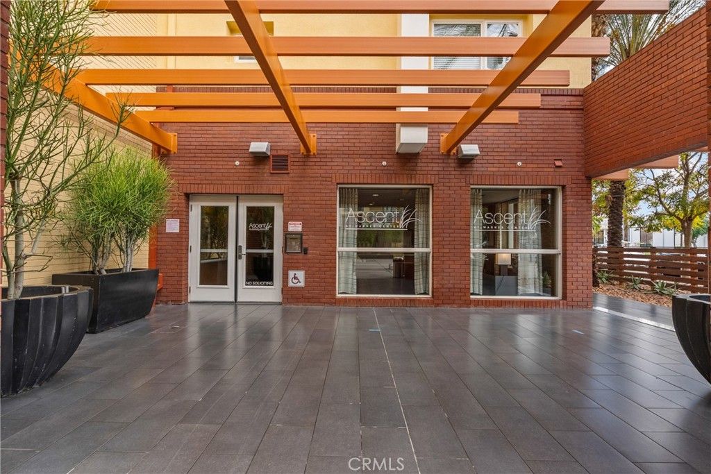 Photo of 21301 Erwin Street #226, Woodland Hills, CA 91367 (MLS # SR26003803)