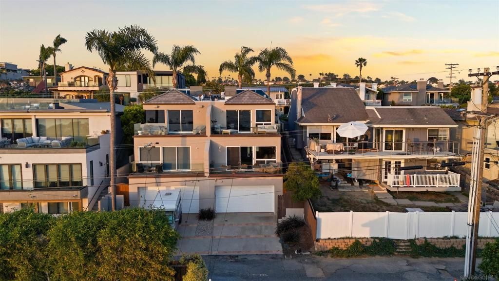 Photo of 2372 Oxford Ave Ave, Cardiff By The Sea, CA 92007 (MLS # 260009652SD)