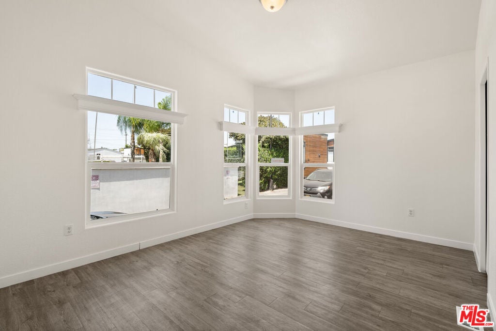 8250 Lankershim Boulevard 30