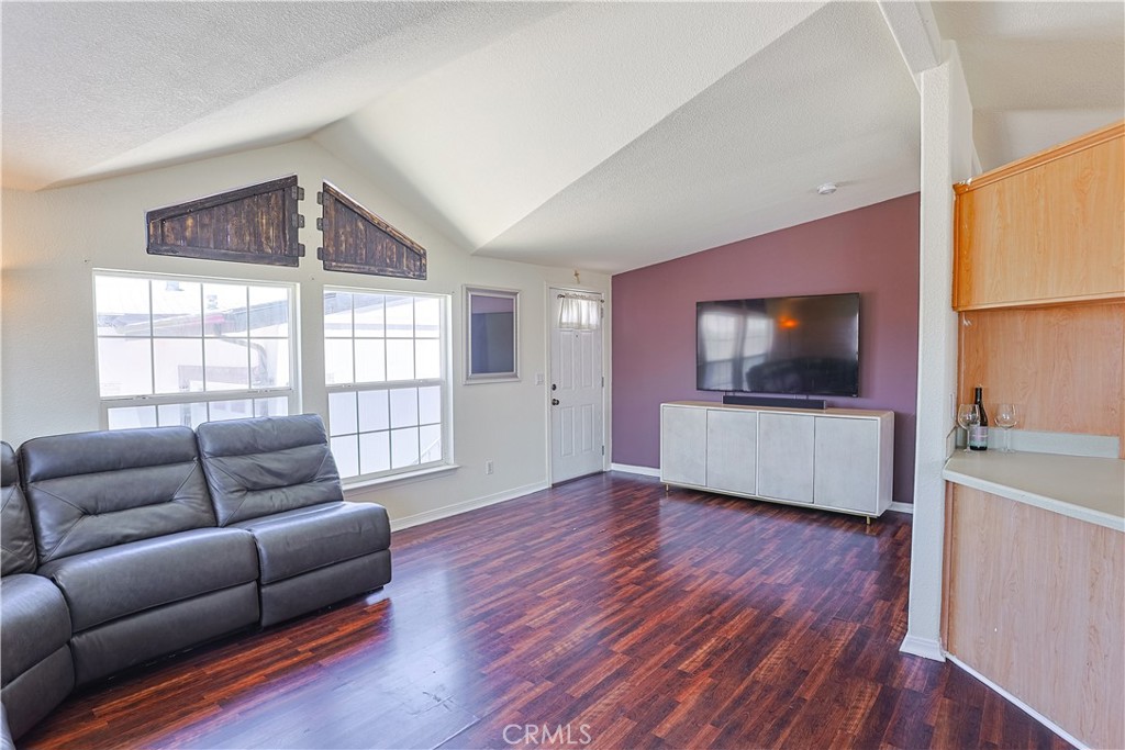 23301 Ridge Route 207