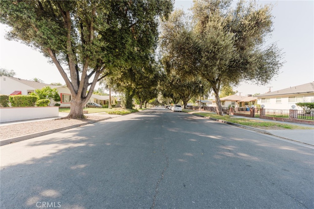 3548 Roslyn Street