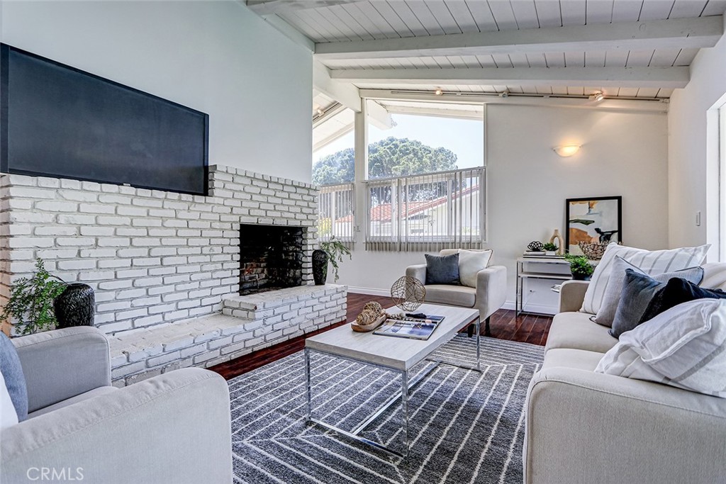 2552 Palos Verdes Drive W