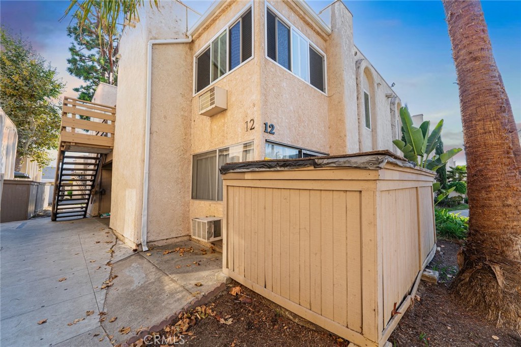 Welcome to this beautifully maintained 3-bedroom, 2-bathroom condominium that offers the perfect blend of space, comfort, and modern living.
Move-in ready and thoughtfully designed, this home is ideal for families, professionals, or anyone seeking a low-maintenance lifestyle. Situated in a highly desirable neighborhood, you’ll enjoy convenient access to top-rated schools, shopping, dining, and public transit.
Don’t miss this opportunity to own a stylish and comfortable home in a prime location!
