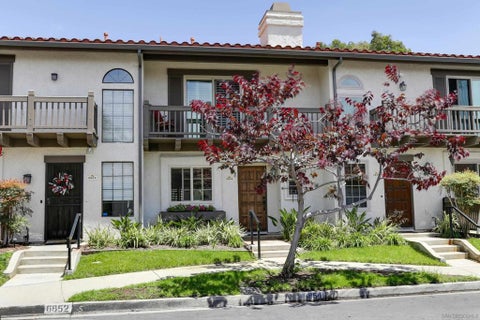 Photo of 6854 Maple Leaf Dr DR, Carlsbad, CA 92011 (MLS # 260015452SD)