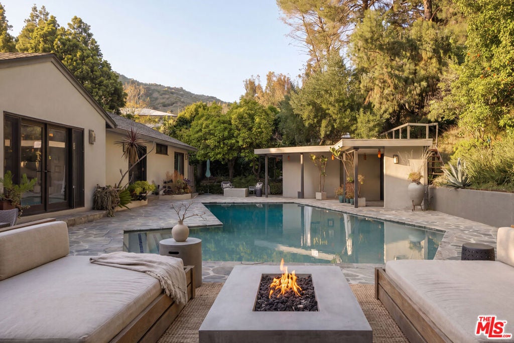 1646 San Ysidro Drive, Beverly Hills CA 90210