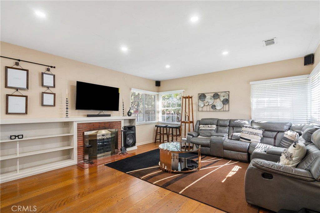 Riverside, California, 92506, United States, 4 Bedrooms Bedrooms, ,4 BathroomsBathrooms,Residential,Active,2041565
