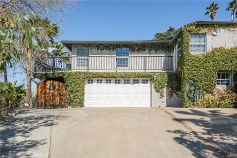 Photo of 3003 Central Avenue, Riverside, CA 92506 (MLS # CV25186694) Photo of 3003 Central Avenue, Riverside, CA 92506 (MLS # CV25186694)