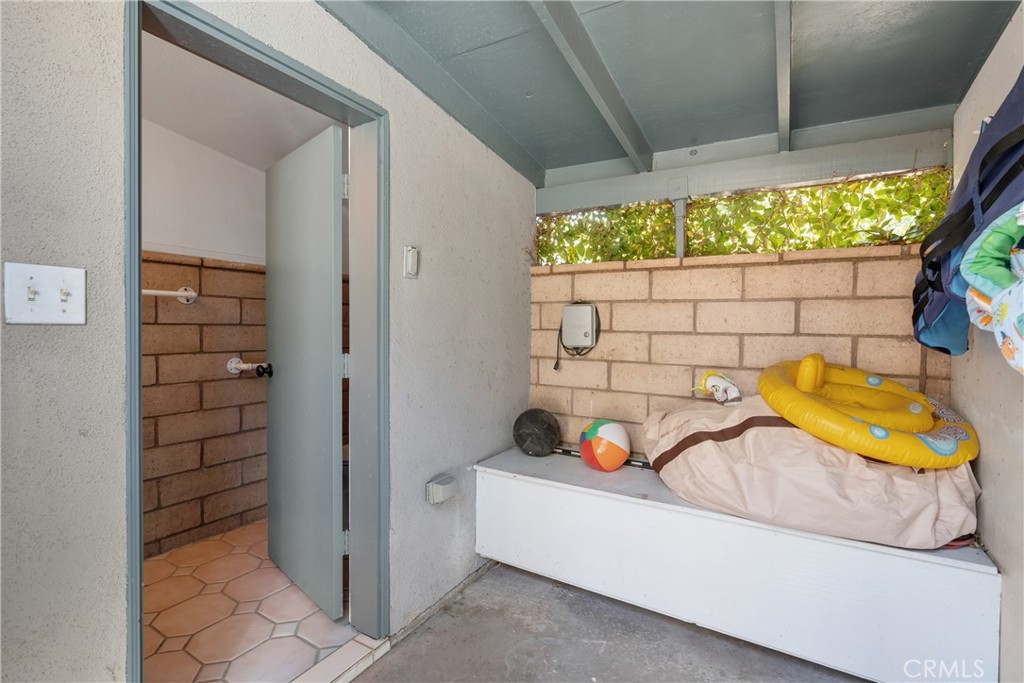 Riverside, California, 92506, United States, 4 Bedrooms Bedrooms, ,4 BathroomsBathrooms,Residential,Active,2041565