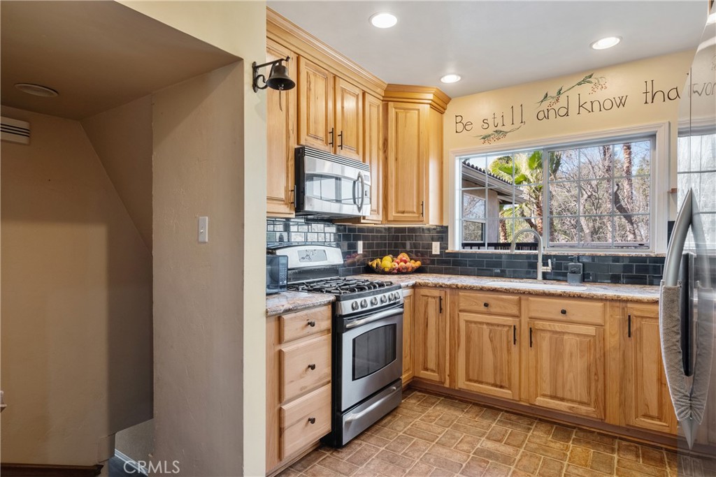 Riverside, California, 92506, United States, 4 Bedrooms Bedrooms, ,4 BathroomsBathrooms,Residential,Active,2041565