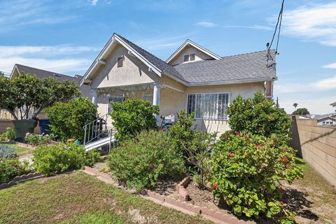 Photo of 1307 N Kenmore Avenue, Los Angeles, CA 90027 (MLS # GD26085987)