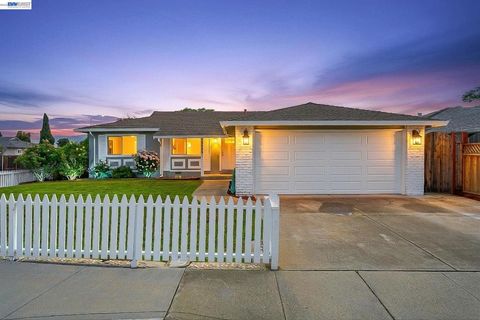 Photo of 5584 Tilden Pl Pl, Fremont, CA 94538 (MLS # 41131209)