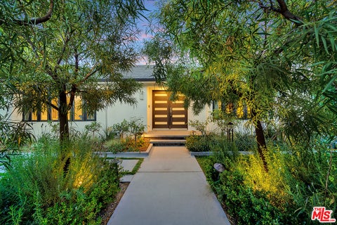Photo of 344 S Roxbury Drive, Beverly Hills, CA 90212 (MLS # 26872489)