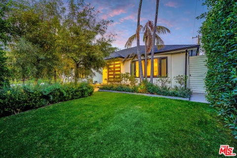 Photo of 344 S Roxbury Drive, Beverly Hills, CA 90212 (MLS # 26872489)