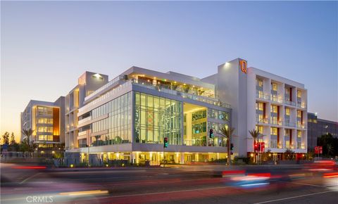 Photo of 6235 Topanga Canyon Blvd Street #517, Woodland Hills, CA 91367 (MLS # SR26085650)