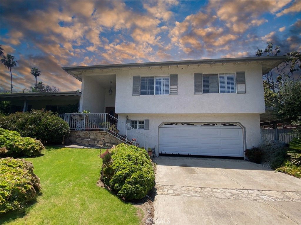 Photo of 5323 Del Moreno Drive, Woodland Hills, CA 91364 (MLS # SR25219072)