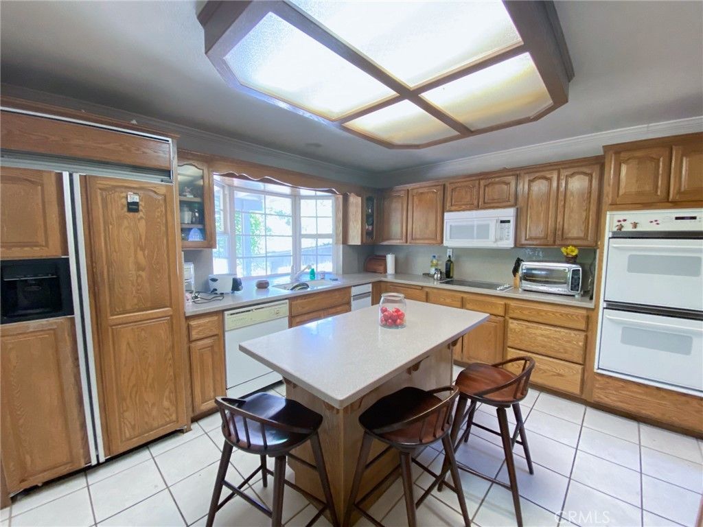 Photo of 5323 Del Moreno Drive, Woodland Hills, CA 91364 (MLS # SR25219072)