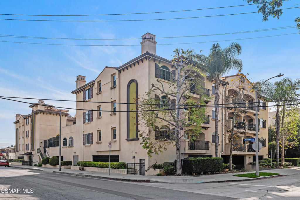 4805 Bellflower Avenue 108