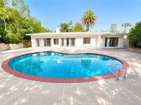 Photo of 24010 Hatteras St, Woodland Hills, CA 91367 (MLS # SR26133759)