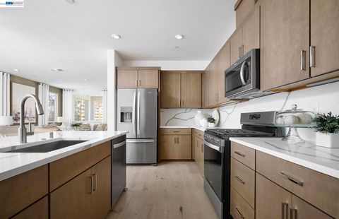 Photo of 17954 Glen Arbor Way WAY, Lathrop, CA 95330 (MLS # 41134243)