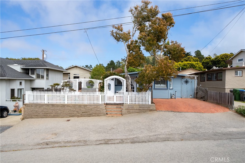418 Tulare Avenue