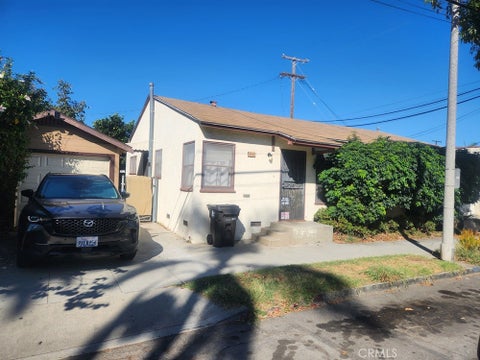 Photo of 919 Hoffman AVE, Long Beach, CA 90813 (MLS # RS26226192)
