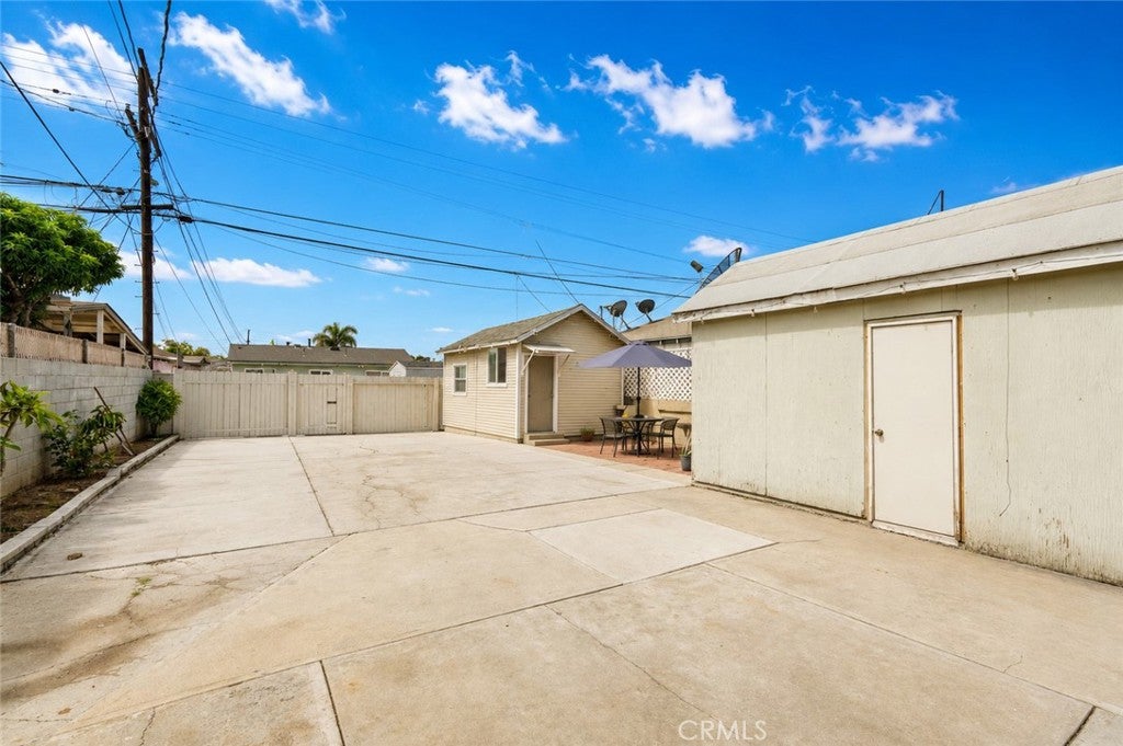 1206 E Cruces ST