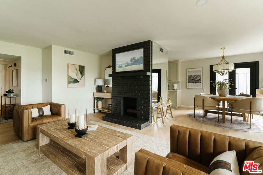 2345 Roscomare Road 204