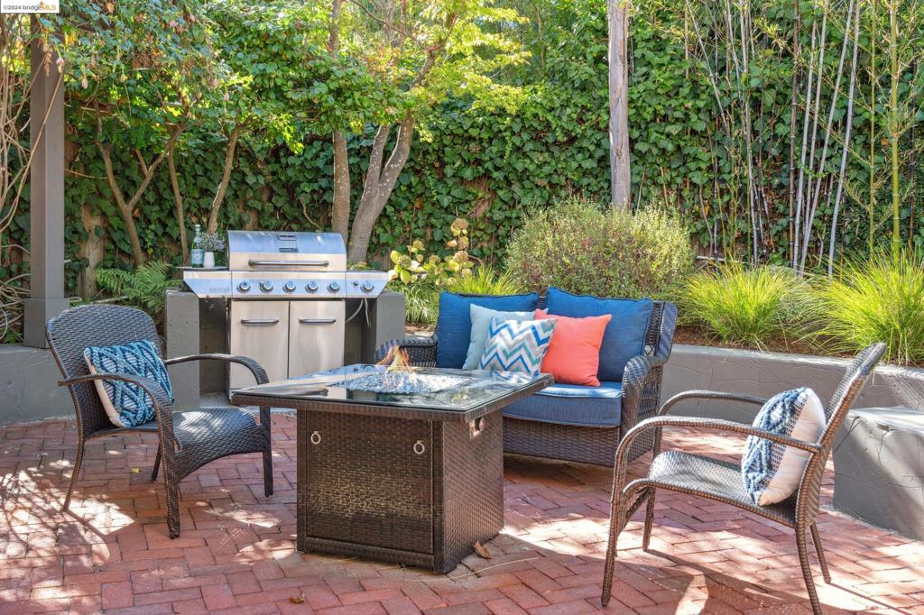 OAKMORE - Residential