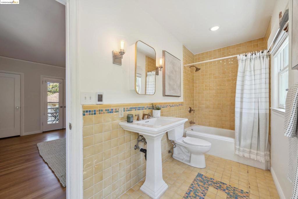 OAKMORE - Residential