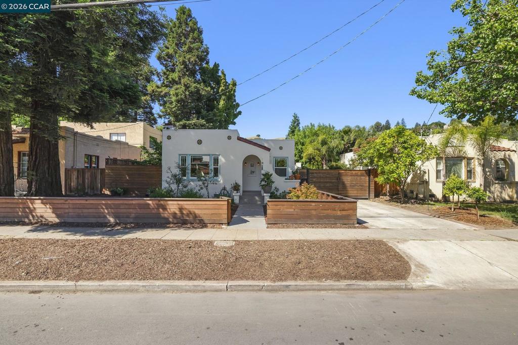 1724 Alhambra Ave