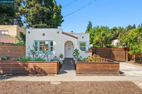 Photo of 1724 Alhambra Ave, Martinez, CA 94553 (MLS # 41133521)