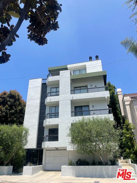 Vista Grande Royale is comprised of just 3 luxury condos, each with private elevator entrance, their own entire floor of the building and their own APN. The complex offers floor plans of 1600 Square feet to more than 1670 square feet. The ground floor unit includes a rare private back yard with access off the master bedroom while the Penthouse unit enjoys a huge private roof terrace with views in all directions. Vista Grande Royale is a charming residential building located on a tree-lined single family home atmosphere within minutes to Soho House as well as world class shopping and restaurants of Beverly Hills. This 3-unit New York style Triplex or Brownstone is located in the coveted Norma Triangle area of Southern California. The Owners Penthouse unit and the 2 additional luxury units offer exceptional income potential for owner user. PH and ground floor units currently month to month