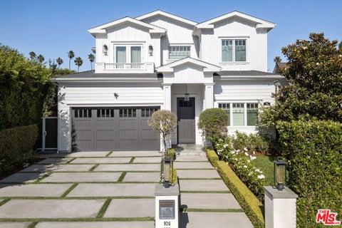 Photo of 926 S Gretna Green WAY, Los Angeles, CA 90049 (MLS # 26988257)