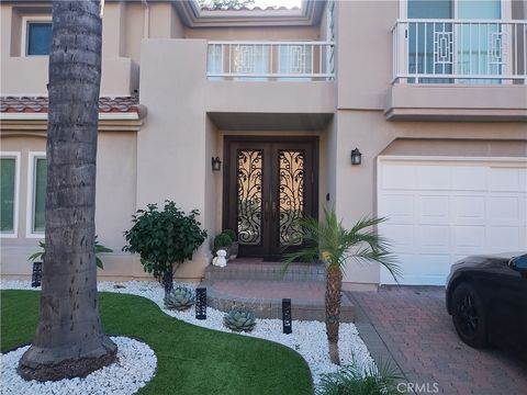 Photo of 5711 Aura Ave AVE, Tarzana, CA 91356 (MLS # SR26117803)