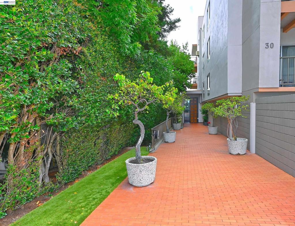 30 Mounds Rd RD 201, San Mateo CA 94402