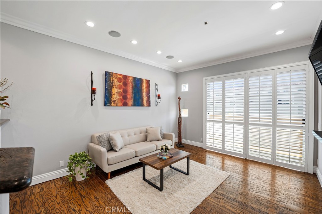 5350 N Sepulveda Boulevard 15