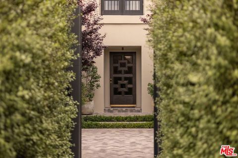 2401 Nottingham Avenue Los Angeles CA 90027