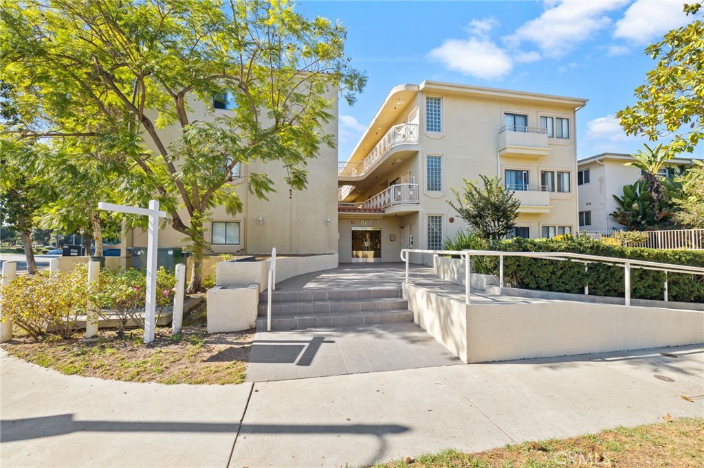 Welcome home to 861 S Windsor Blvd #105 — an exceptional and rare opportunity to own a tastefully upgraded Hancock Park condo in the prestigious Windsor Village!
Nestled in a peaceful, tree-lined neighborhood across from Harold A. Henry Park and just minutes from Larchmont Village, Miracle Mile, and Koreatown, this stunning 2-bedroom, 2.5-bath residence combines modern comfort, timeless elegance, and prime location.
Step inside and be greeted by a bright, airy floor plan featuring a spacious living area with a cozy modern fireplace, a versatile dining or office space, and a chef-inspired kitchen adorned with stainless steel appliances, quartz countertops, and designer backsplash. Throughout the home, enjoy bamboo hardwood floors, recessed lighting, and custom double roller shades that elevate every detail.
Both bedrooms offer en-suite bathrooms for privacy and comfort, along with an in-unit laundry closet for convenience. The unit sits above a secured subterranean garage with dedicated tandem parking.
This is more than just a home — it’s a rare chance to experience refined living in one of LA’s most sought-after neighborhoods. With top-rated schools nearby and easy access to major transit lines and freeways, this beautiful condo truly offers the perfect balance of style, serenity, and city convenience.