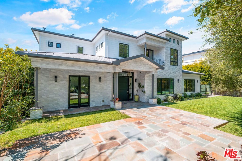 Photo of 1545 Amalfi Drive, Pacific Palisades, CA 90272 (MLS # 26658059)