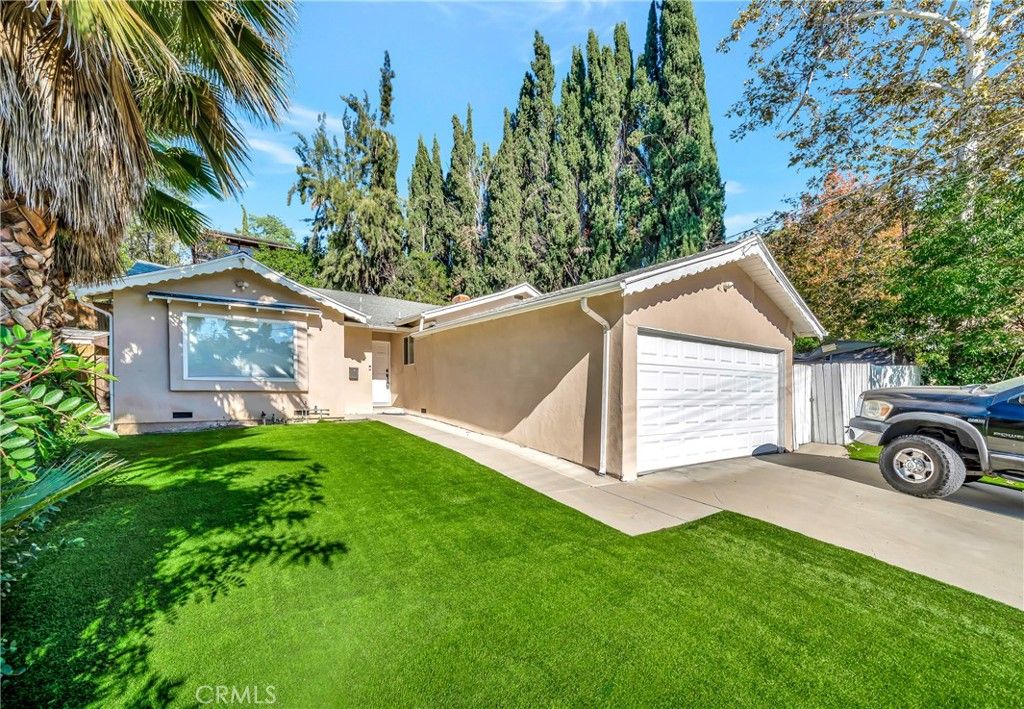 Photo of 21817 Providencia Street, Woodland Hills, CA 91364 (MLS # SR25272158)