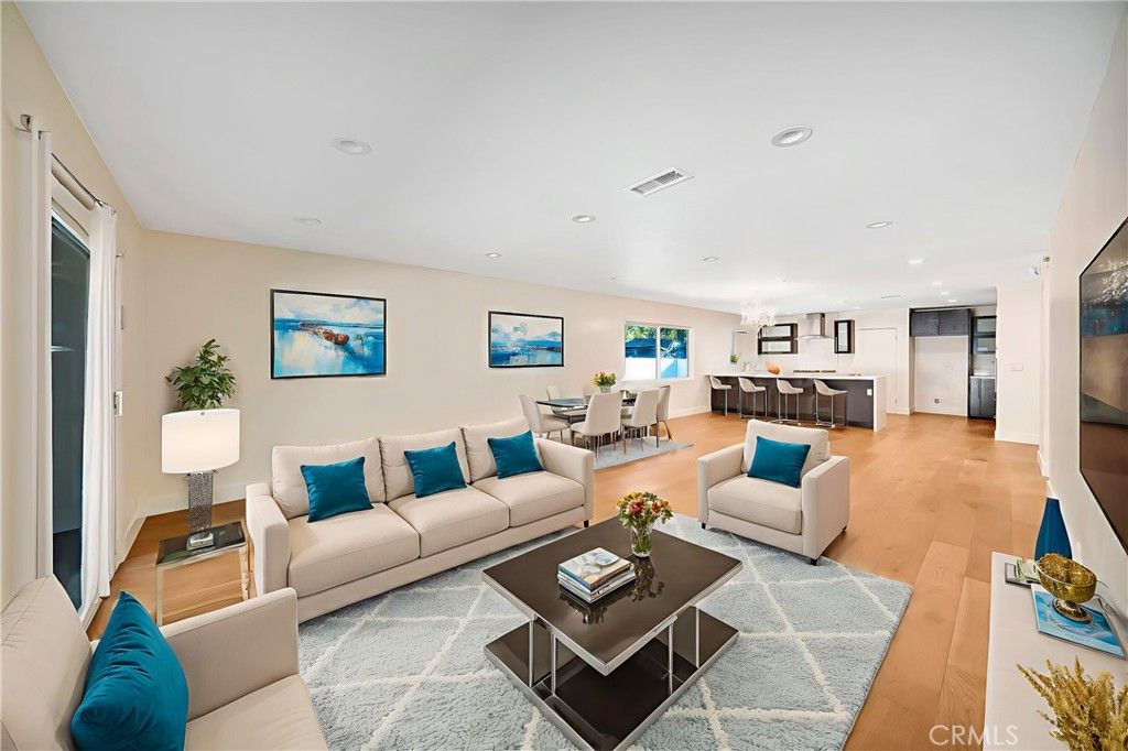 Photo of 21817 Providencia Street, Woodland Hills, CA 91364 (MLS # SR25272158)