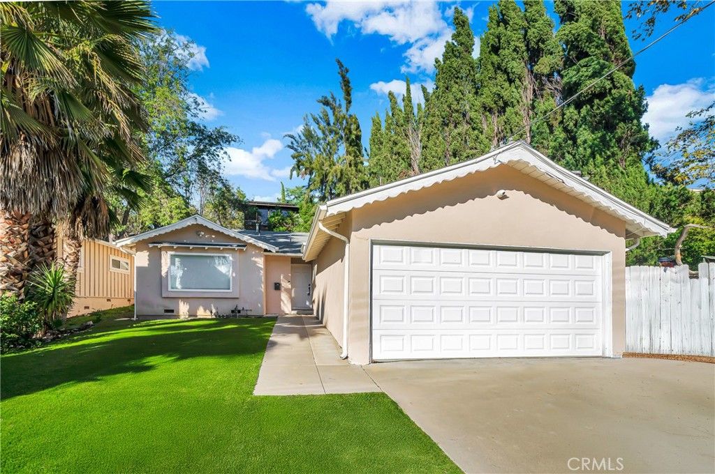 Photo of 21817 Providencia Street, Woodland Hills, CA 91364 (MLS # SR25272158)