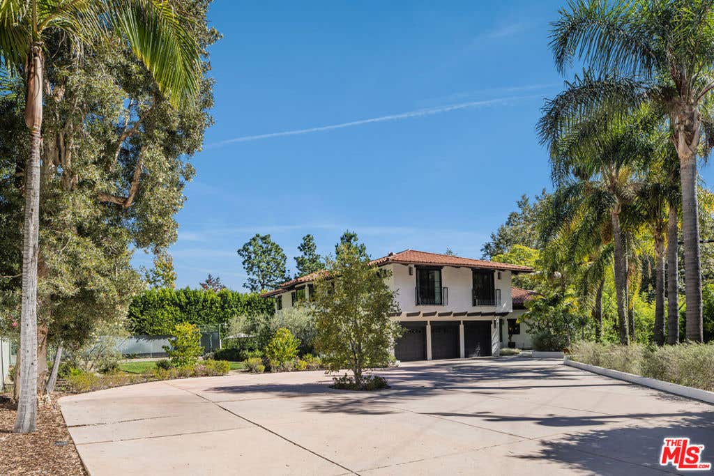Photo of 7651 Willow Glen Road, Los Angeles, CA 90046 (MLS # 26662701)