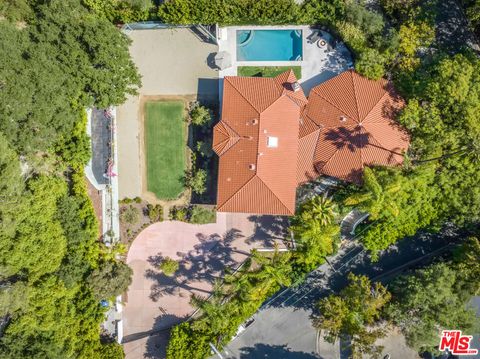 Photo of 7651 Willow Glen Road, Los Angeles, CA 90046 (MLS # 26662701)