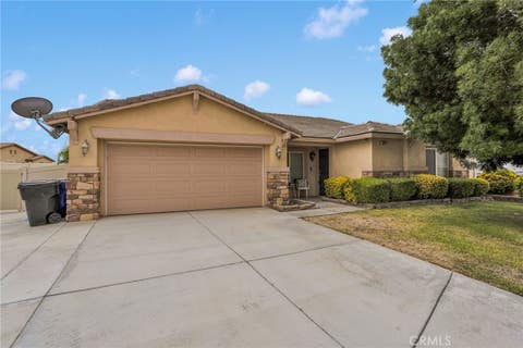 Photo of 17647 Park Plaza Court, Victorville, CA 92395 (MLS # HD26153455)
