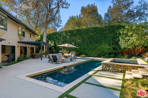 Photo of 30601 Las Estrellas Drive, Malibu, CA 90265 (MLS # 26103268)
