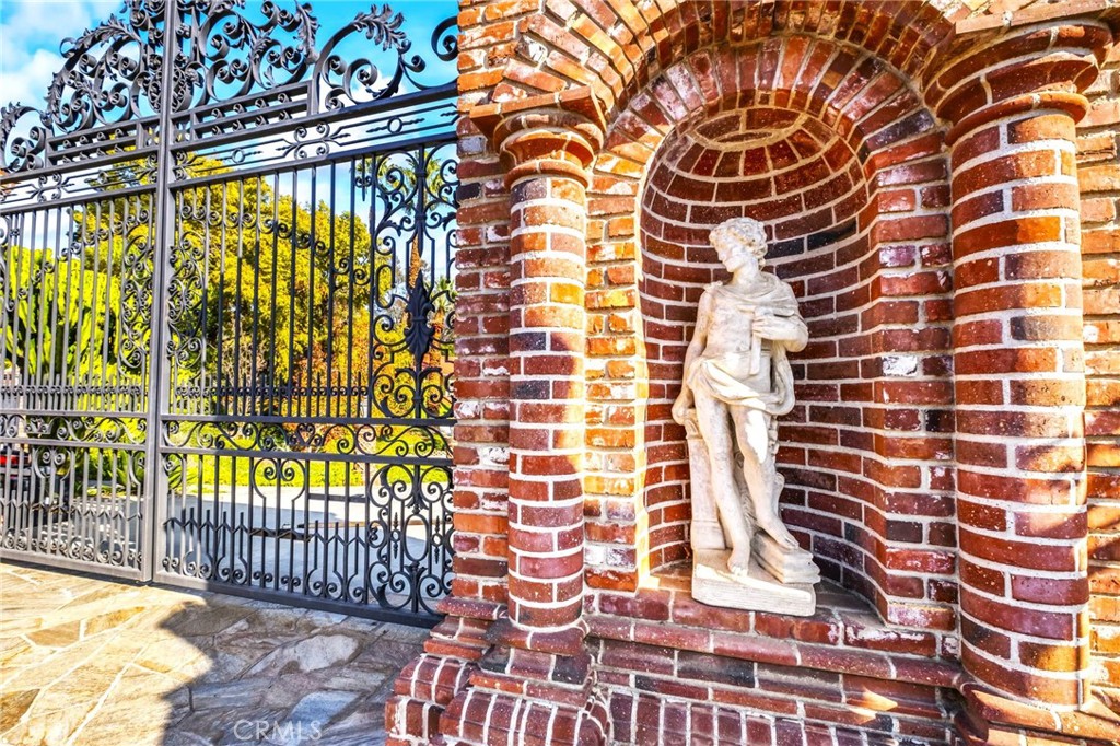 16280 Whispering Spur Street