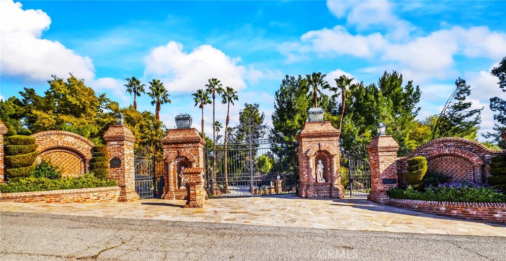 16280 Whispering Spur Street